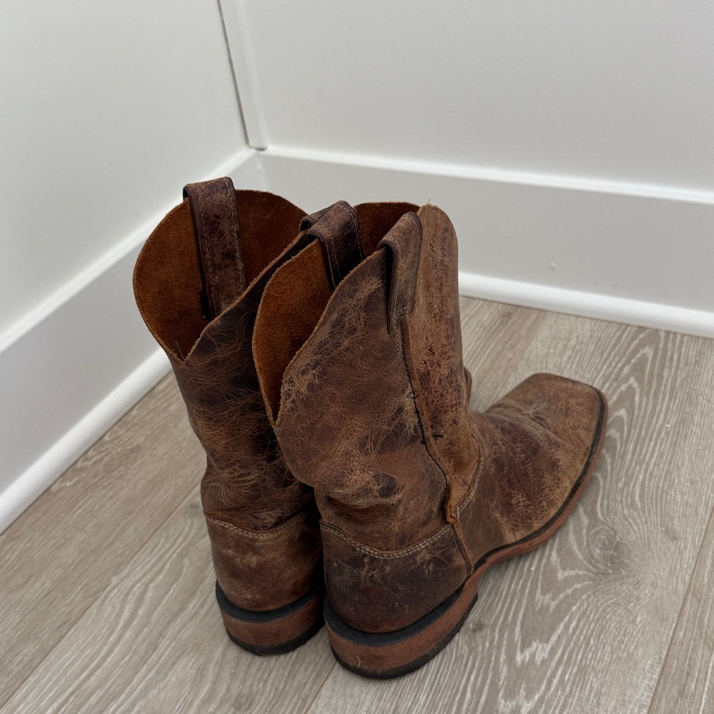 Justin Men’s LIKE NEW square toe distressed Bent Rail boots; retailed at $250 - Picture 11 of 13